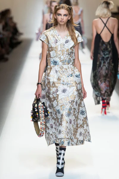 Look 37